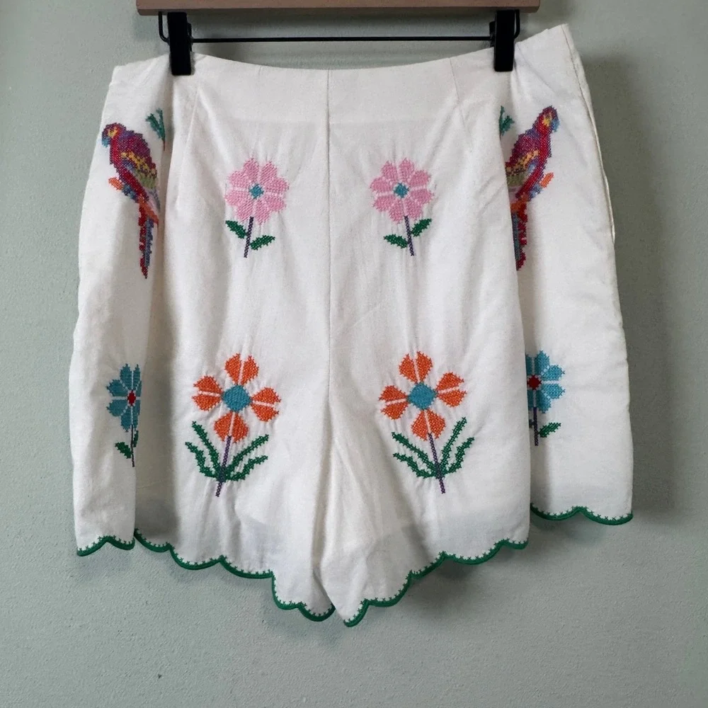 J. Marie Tessie Shorts Embroidered Cross-Stitch Floral Parrot Scallop Trim L NEW - Picture 5 of 14